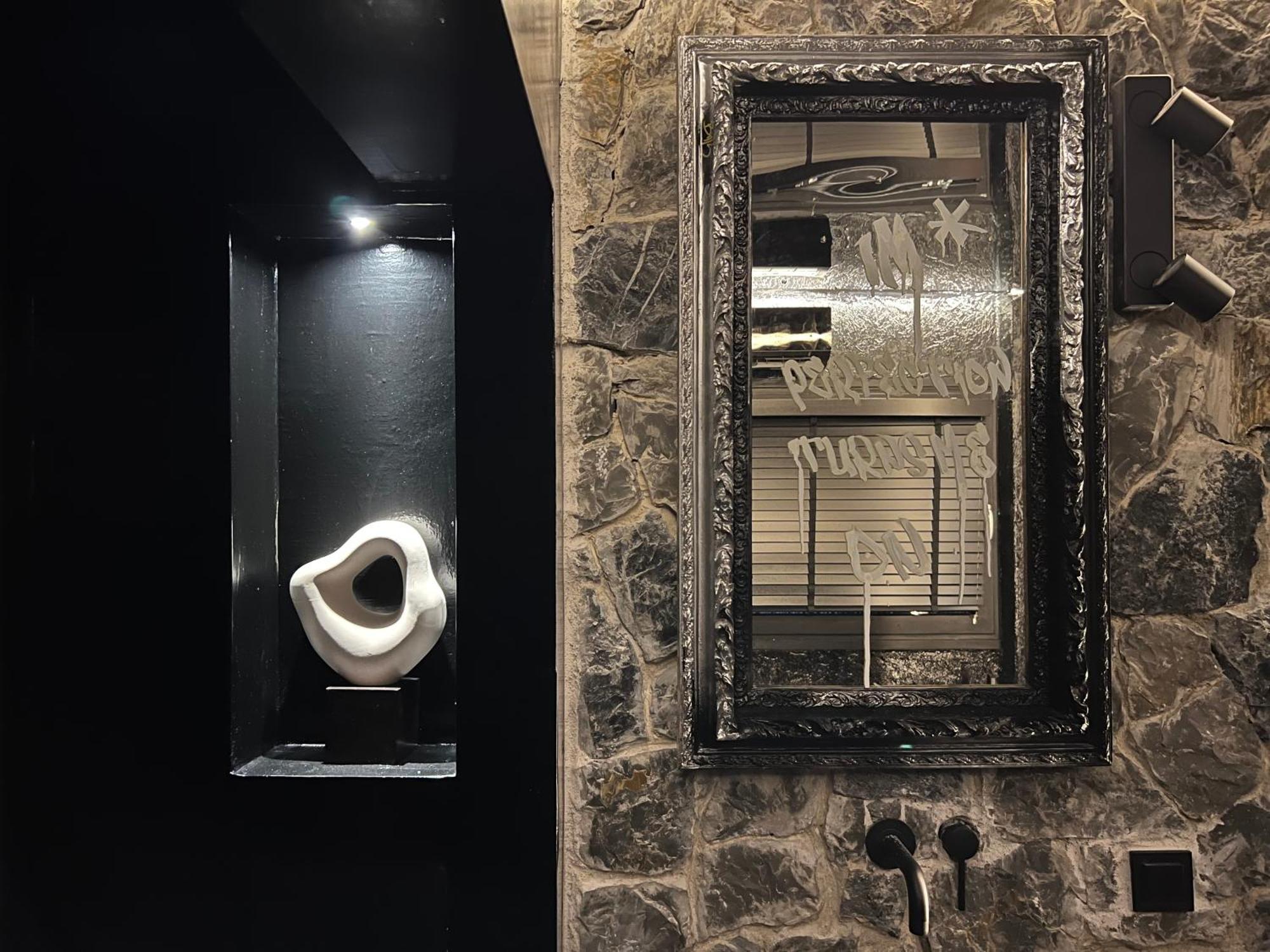 Doormat#13 Black Mirror Thessaloniki Exterior photo